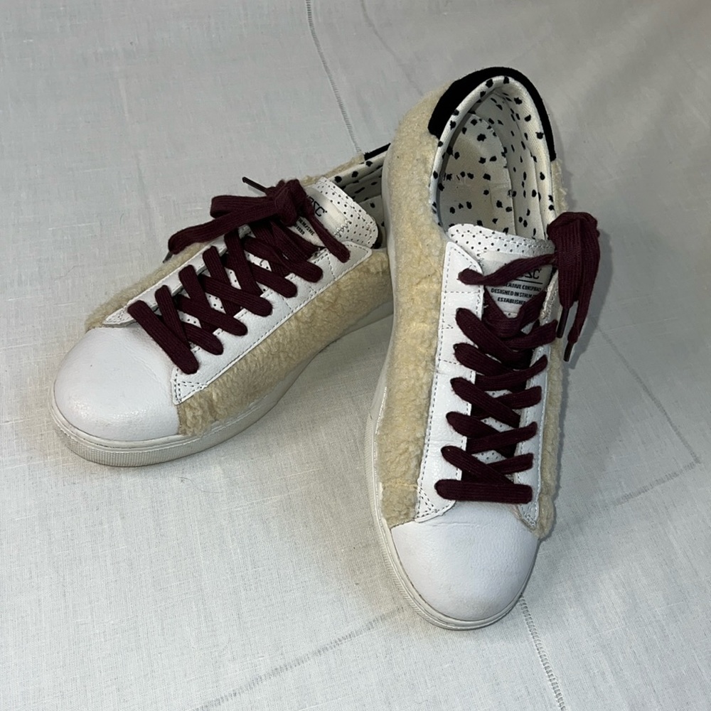 EUC WESC Off Court Pro Sneakers Size 9 Sherpa